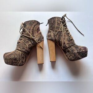 Steve Madden Tapestry lace up platform boots